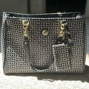 NWT Tommy Hilfiger Tote with pouch